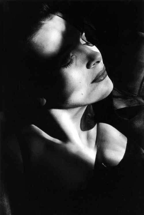 literlandweb1's tweet photo. "Que lo diga la noche.
Que digan que te quiero
las estrellas,
los rumores lejanos,
la distancia".
Jaime Sabines
📷 Edouard Boubat https://t.co/Cua09sQlgG