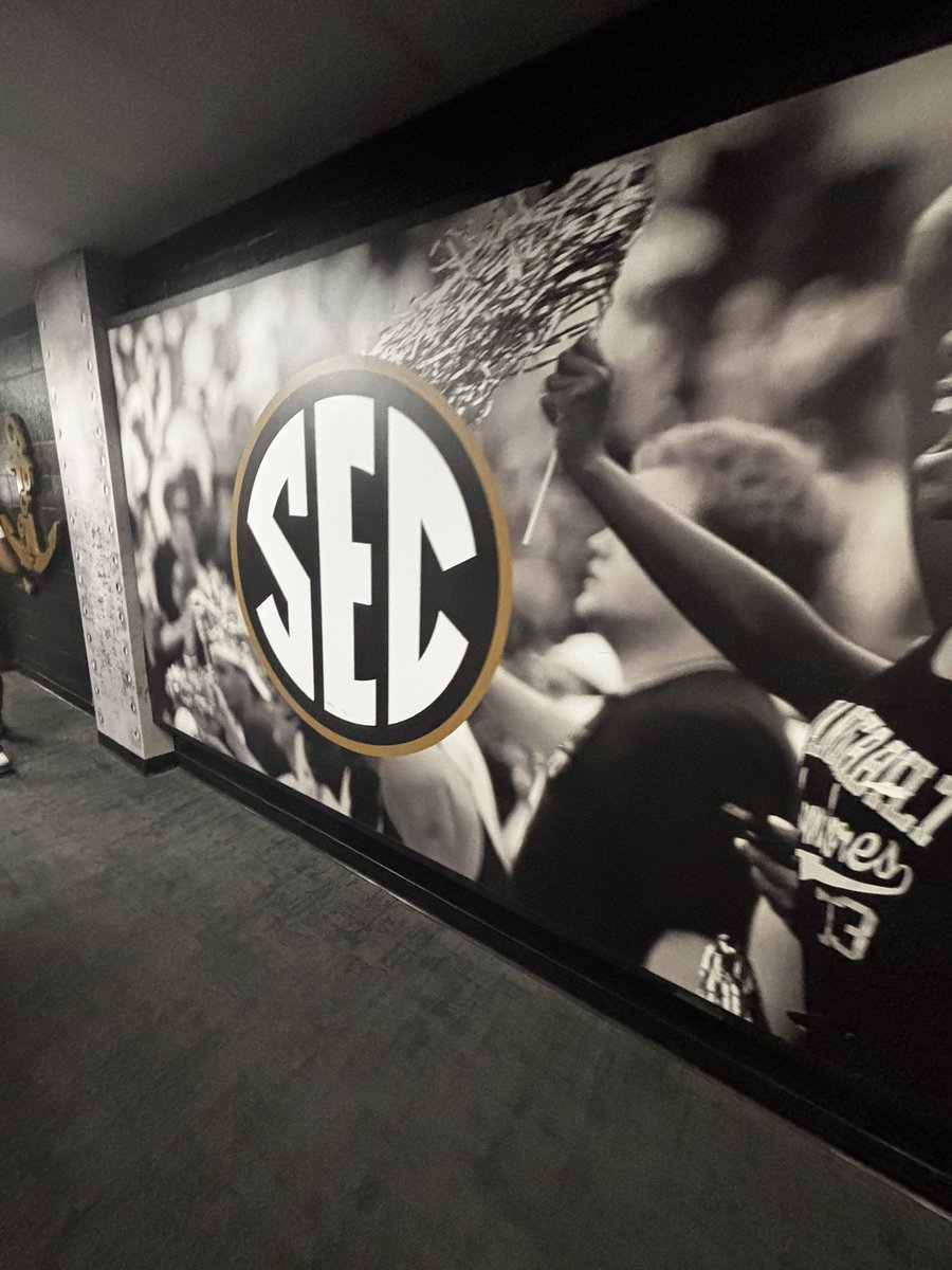 ElliottTurnerr's tweet image. Had a Great Time at The University Vanderbilt  Thank you @nate_lowenthal  &amp;amp; @coachMRiceVU  for the hospitality looking forward to be back down this summer !! #Vandy #GoCommodores