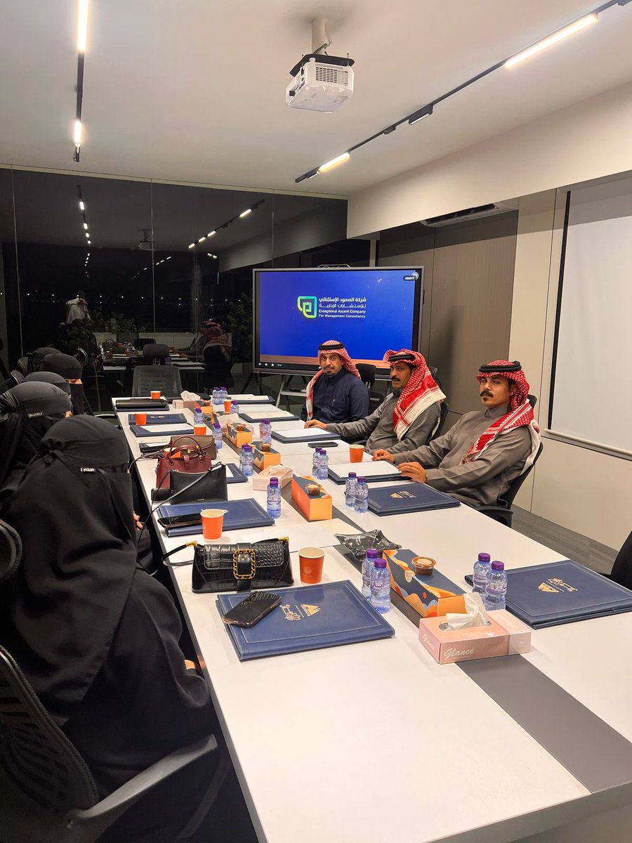 #خبر | 🗞️

عقدت #جمعية_فزعة_الشمال_للبحث_والإنقاذ الاجتماع الأول في مشروع البناء المؤسسي للجمعية بحضور رئيس مجلس الإدارة ومنسوبي الادارة التنفيذية بالشراكة مع شركة الصعود الاستثنائي للاستشارات الادارية <a href="/exascent/">شركة الصعود الاستثنائي للاستشارات الإدارية</a> حيث تم مناقشة تحليل الوضع الراهن للجمعية و تحديد فرص التحسين .