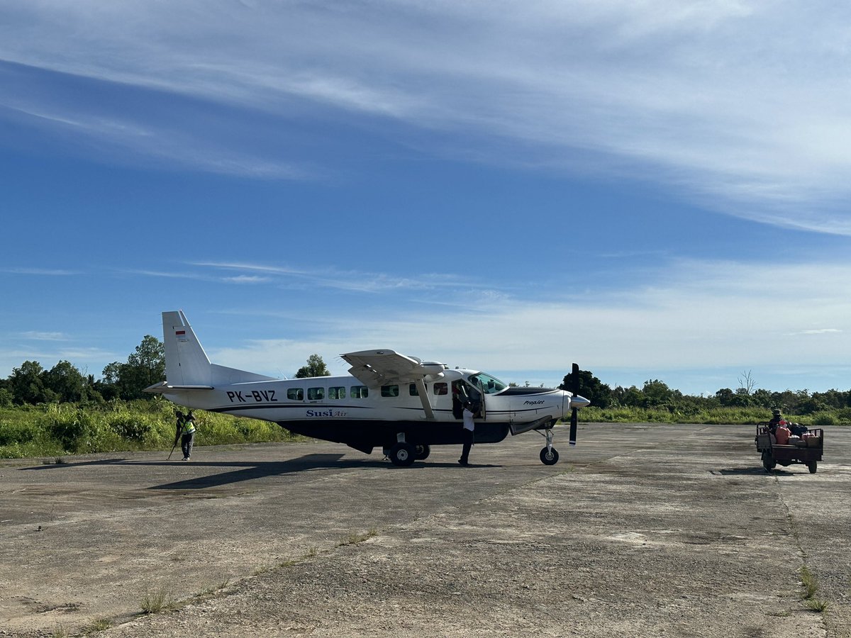 alioncox's tweet image. Tidak besar dan tidak mewah, namun mau peduli dan membantu masyarakat di pedalaman Papua. Terima Kasih Susi Air

Terima kasih ibu @susipudjiastuti