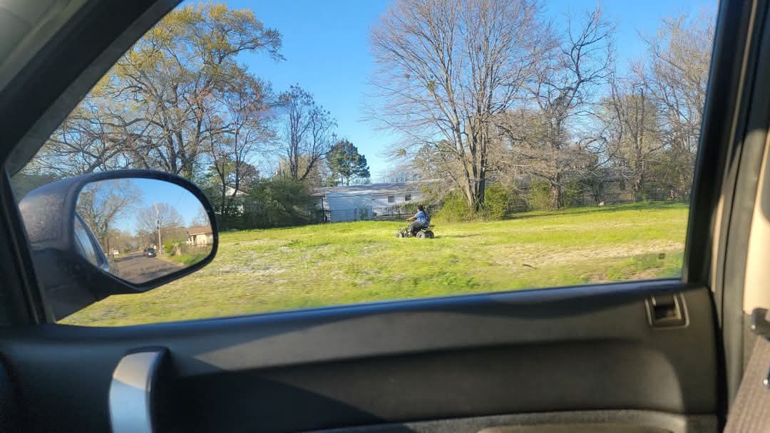 onebigorangecom's tweet photo. This dude went around Texarkana today ramming Tesla's on a four wheeler. He hit four, maybe six. https://t.co/XVOLl5xSe1