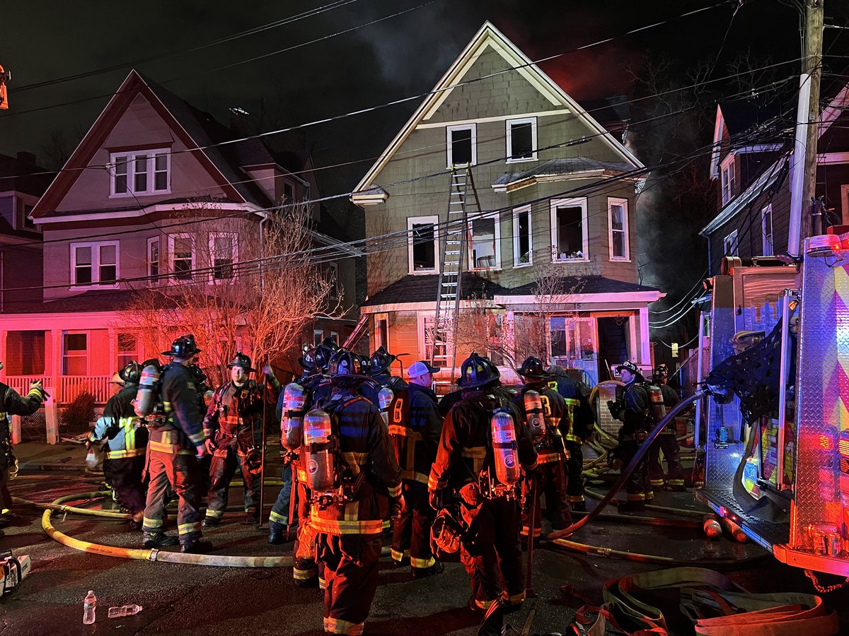 Live Boston News tweet media