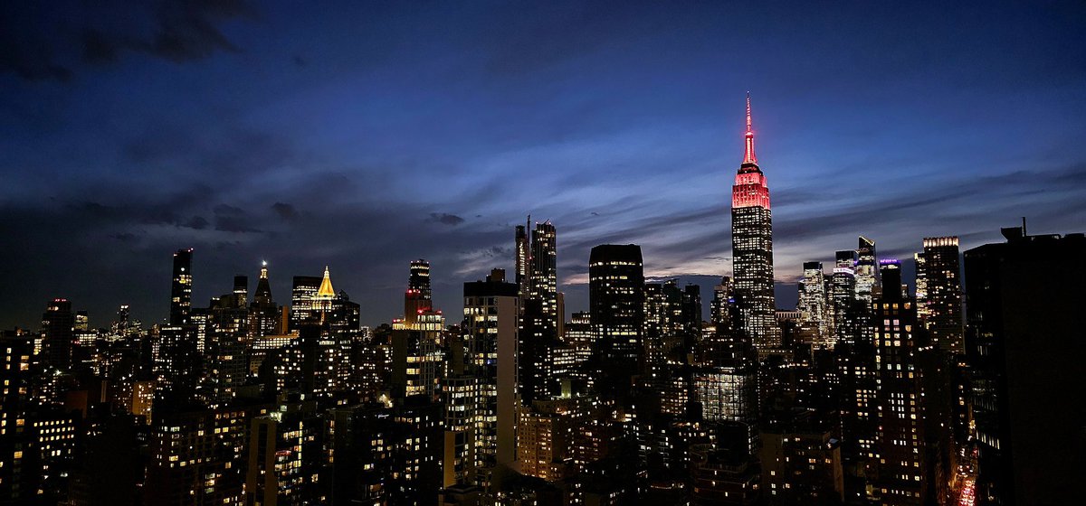 <a href="/EmpireStateBldg/">Empire State Building</a> shining red tonight to kick off Red Cross Giving Day. 

Disasters happen every 8 minutes. When #helpcantwait, your support provides emergency relief.

Unite with thousands to help families in need.

Give at: RedCross.org/GivingDay