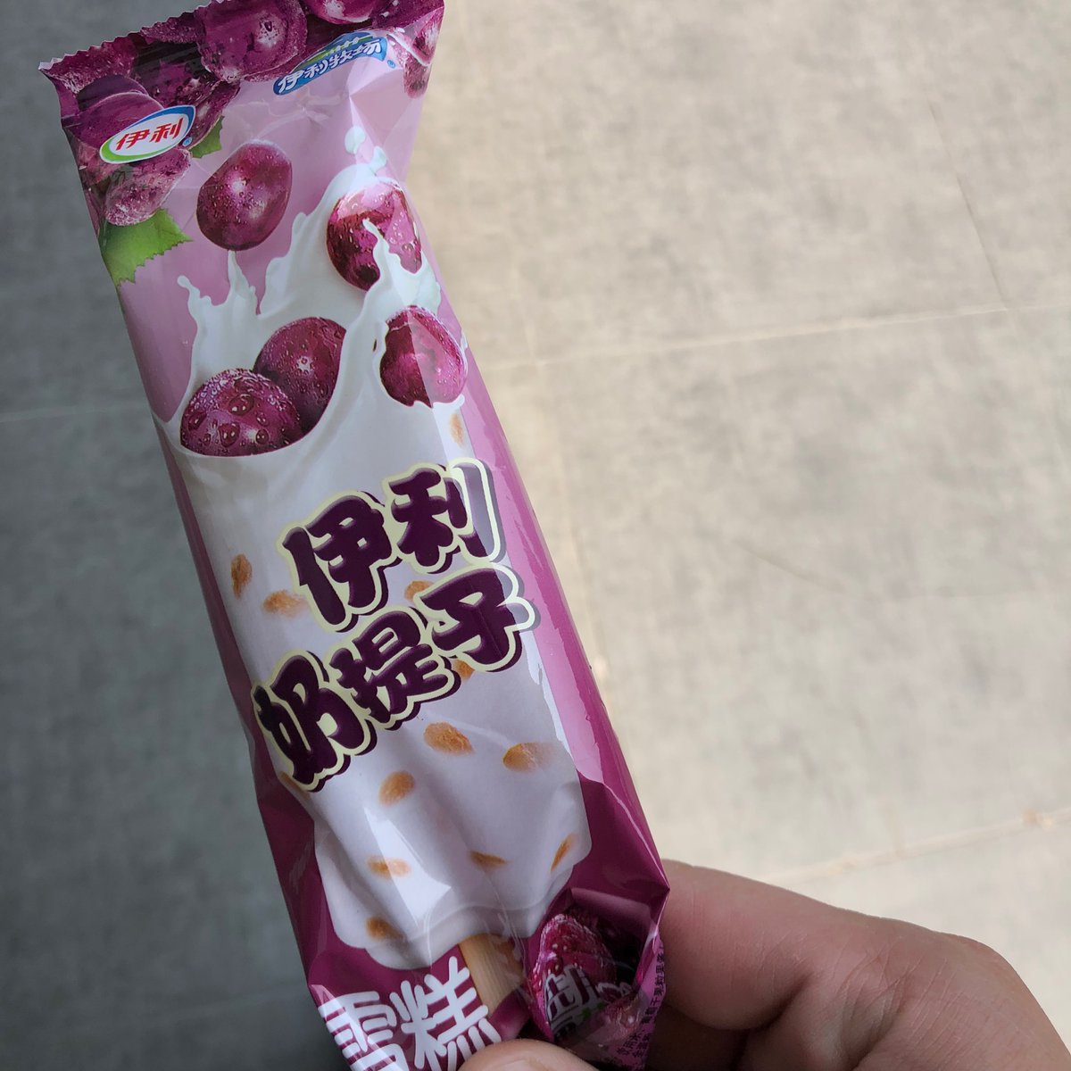hyy8899's tweet photo. @jiaju1999 奖励一根冰淇淋🤣 https://t.co/glMC0ZSyIj