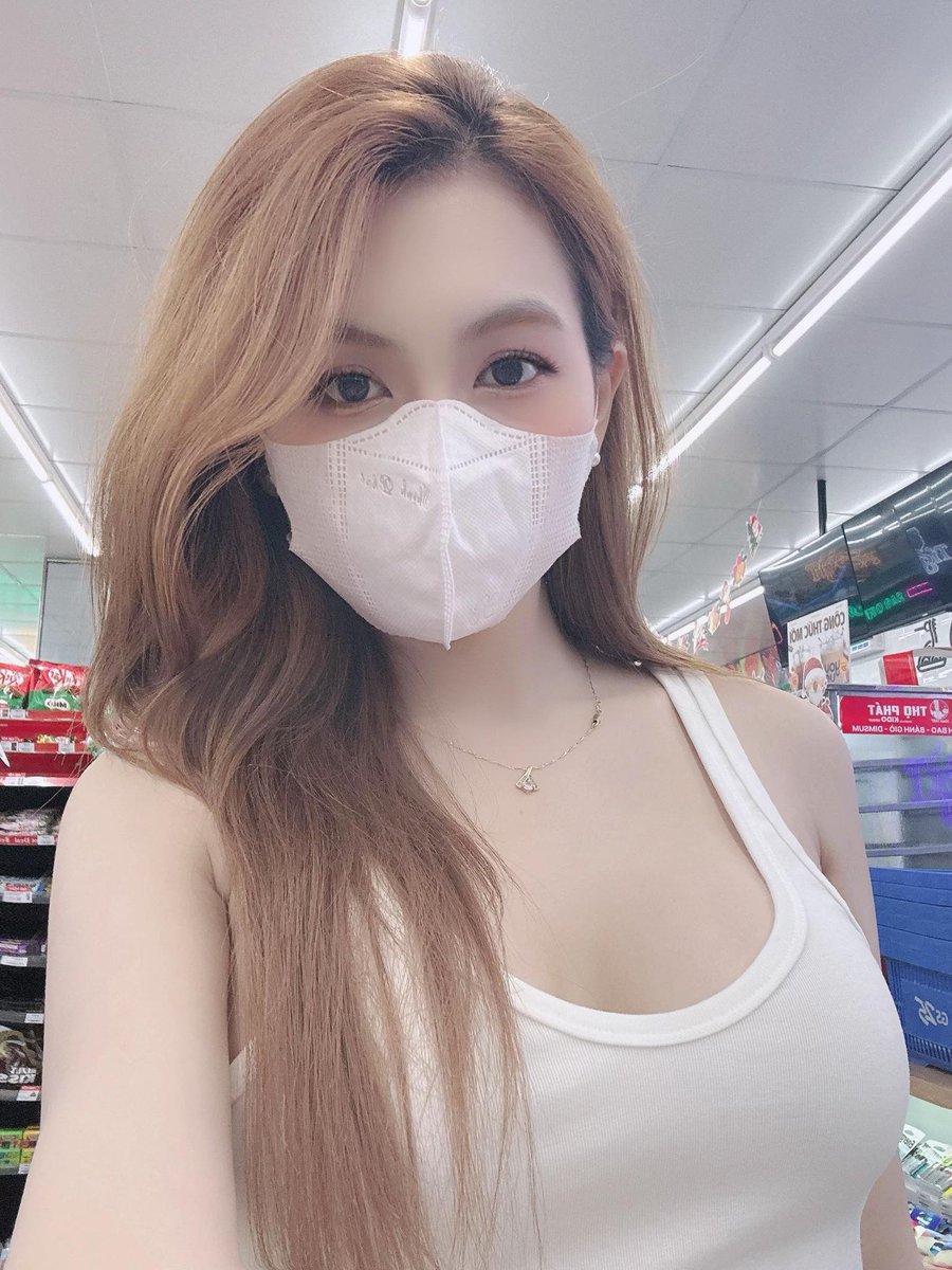 trantrancute96's tweet photo. Đi siêu thị thôi mà, ai thấy đừng rũ em địt nha, em bị nứng á https://t.co/Nxfud2eJJn