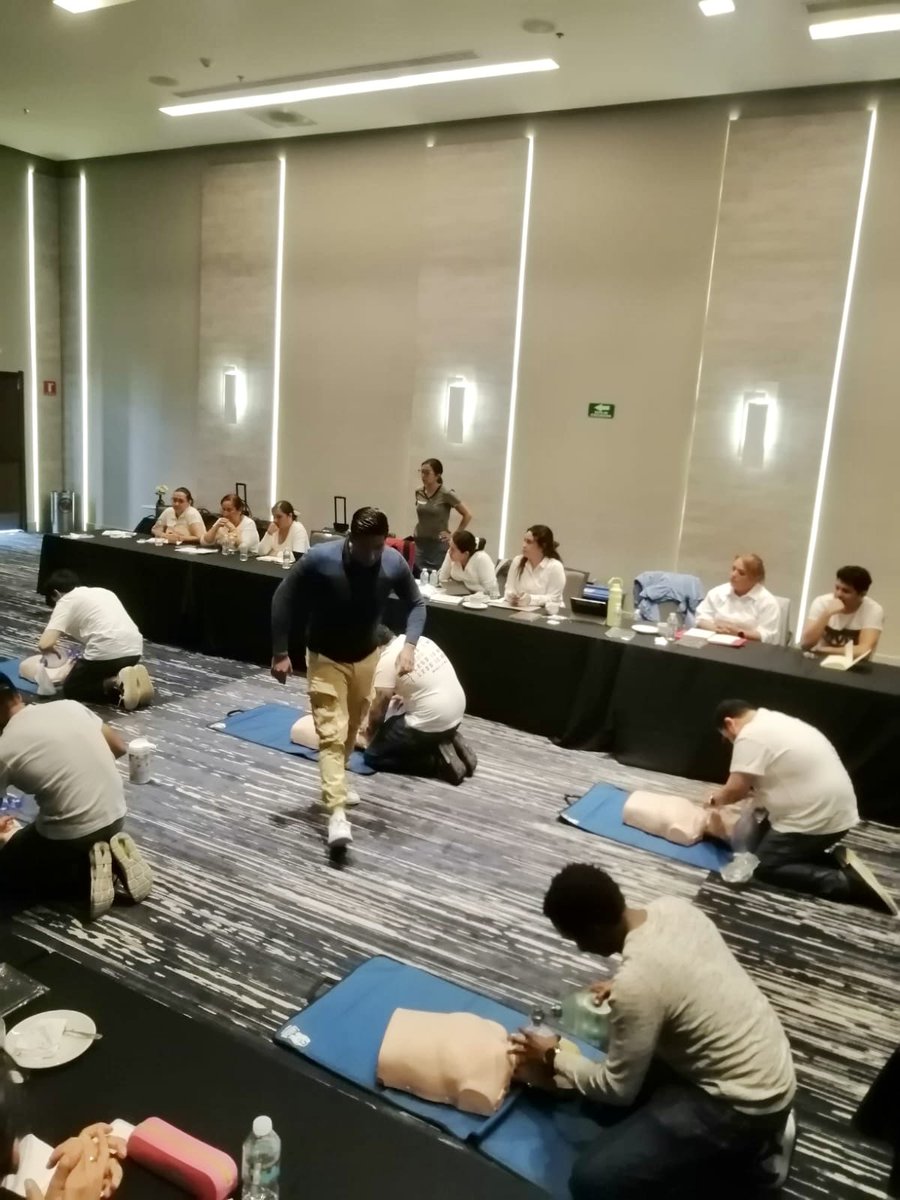 Estamos impartiendo el curso de BLS, avalado por la AHA, para el personal del proyecto @drvagon_  El Tren de la Salud, una iniciativa de la <a href="/FundacionGM/">FundaciónGrupoMéxico</a> . Este curso es clave para fortalecer la atención de salud en las comunidades que más lo necesitan.#DrVagón #BLS #Salud