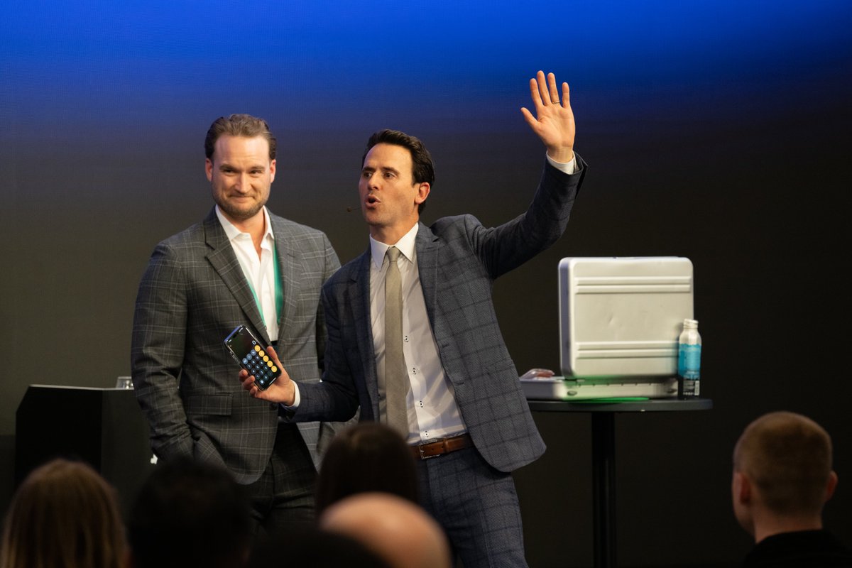 That’s it! What a day of announcements and fun – catch up on all of today’s announcements at #Assemble2025:

📚 Chainguard Libraries, now available in beta: chainguard.dev/unchained/anno…
🖥️ Chainguard Container Hosts, now in early access: chainguard.dev/unchained/anno…
🤝 Our new partnership