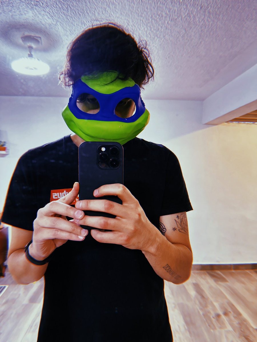 Pasado mañana estrenamos "Hablándole a un recuerdo" de <a href="/aurumrock/">Aurum</a> , va a estar colgada en todas las plataformas digitales. 

Evidentemente la foto no tiene nada que ver. Cowabunga 🍕🐢