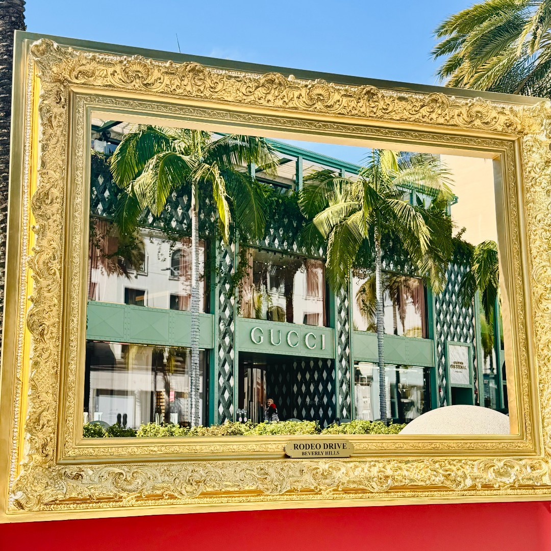 Beverly Wilshire (@beverlywilshire) on Twitter photo Step into the spotlight as you immerse yourself in <a href="/MrBrainwash/">Mr Brainwash</a>'s latest interactive installation on Rodeo Drive. With 16 uniquely designed frames lined along the famed street, it's time to step up, strike your best pose & create lasting memories.
Photos by <a href="/RodeoDriveBH/">Rodeo Drive</a> Step into the spotlight as you immerse yourself in <a href="/MrBrainwash/">Mr Brainwash</a>'s latest interactive installation on Rodeo Drive. With 16 uniquely designed frames lined along the famed street, it's time to step up, strike your best pose & create lasting memories.
Photos by <a href="/RodeoDriveBH/">Rodeo Drive</a>