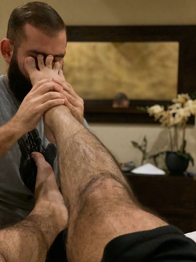The one and only Master I’ve worshipped and damn… what a smell and taste! <a href="/KinkyDirtyMen/">MASTER LUCCA (LA 90K)</a> 🤤🦶🏻