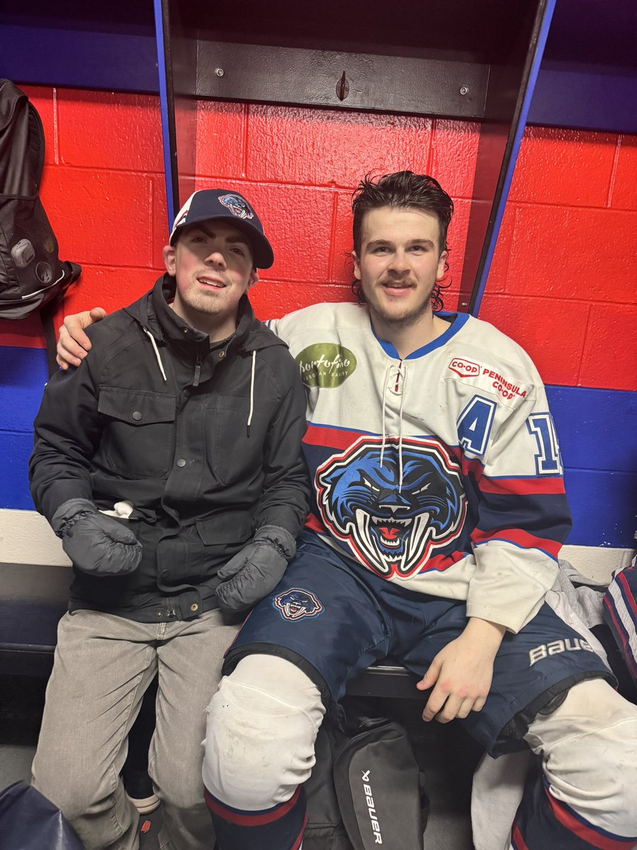 PanthersVIJHL's tweet photo. Volunteer spotlight 💡 

This is Spencer, Spencer was our volunteer Equipment Manager this season. Monday was his last game of the year, so we wanted to send him a little thanks for being an incredible volunteer and supporter of the Panthers!

Spencer with his favourite panther https://t.co/OOBr0JT1BT