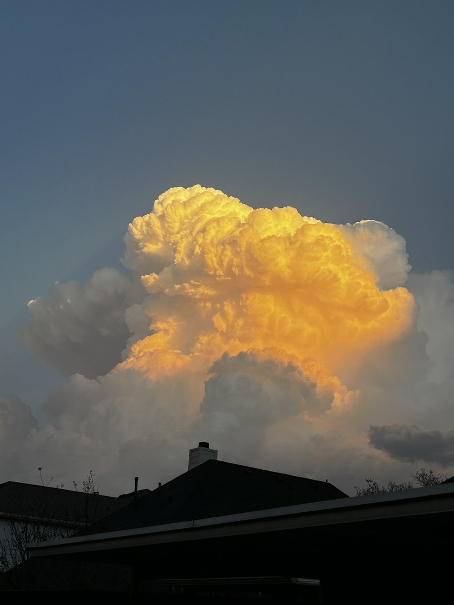 texasharleybabe's tweet photo. @TheWXStore Just a mile north of you. https://t.co/euJVaxjjZz