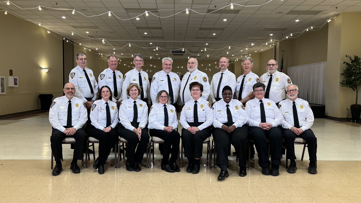 Lincoln Police (@lincoln_police) on Twitter photo Please help us thank the Lincoln Lancaster County Chaplaincy Corps! These selfless volunteers are faith first responders.
They give their time to <a href="/Lincoln_Police/">Lincoln Police</a>, <a href="/LNKFireRescue/">Lincoln Fire & Rescue (LFR)</a>, <a href="/LSOnebraska/">Lancaster County Sheriff</a>, Lancaster County Corrections & the LECC. (1/2) Please help us thank the Lincoln Lancaster County Chaplaincy Corps! These selfless volunteers are faith first responders.
They give their time to <a href="/Lincoln_Police/">Lincoln Police</a>, <a href="/LNKFireRescue/">Lincoln Fire & Rescue (LFR)</a>, <a href="/LSOnebraska/">Lancaster County Sheriff</a>, Lancaster County Corrections & the LECC. (1/2)