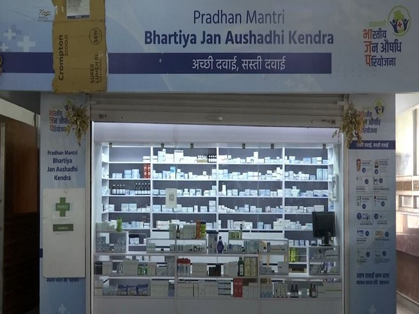 DDNewslive's tweet photo. Under the Pradhan Mantri Bhartiya Janaushadhi Pariyojana scheme, 15,057 Jan Aushadhi Kendras (JAKs) have opened till 28.2.2025 across the country. For smooth supply and product availability at JAKs, an end-to-end IT-enabled supply chain system has been established; It comprises one central warehouse at Gurugram and four regional warehouses at Bengaluru, Guwahati, Chennai and Surat.

#PradhanMantriBhartiyaJanaushadhiPariyojana
#PMBJP #JanAushadhiKendras @PIB_India
