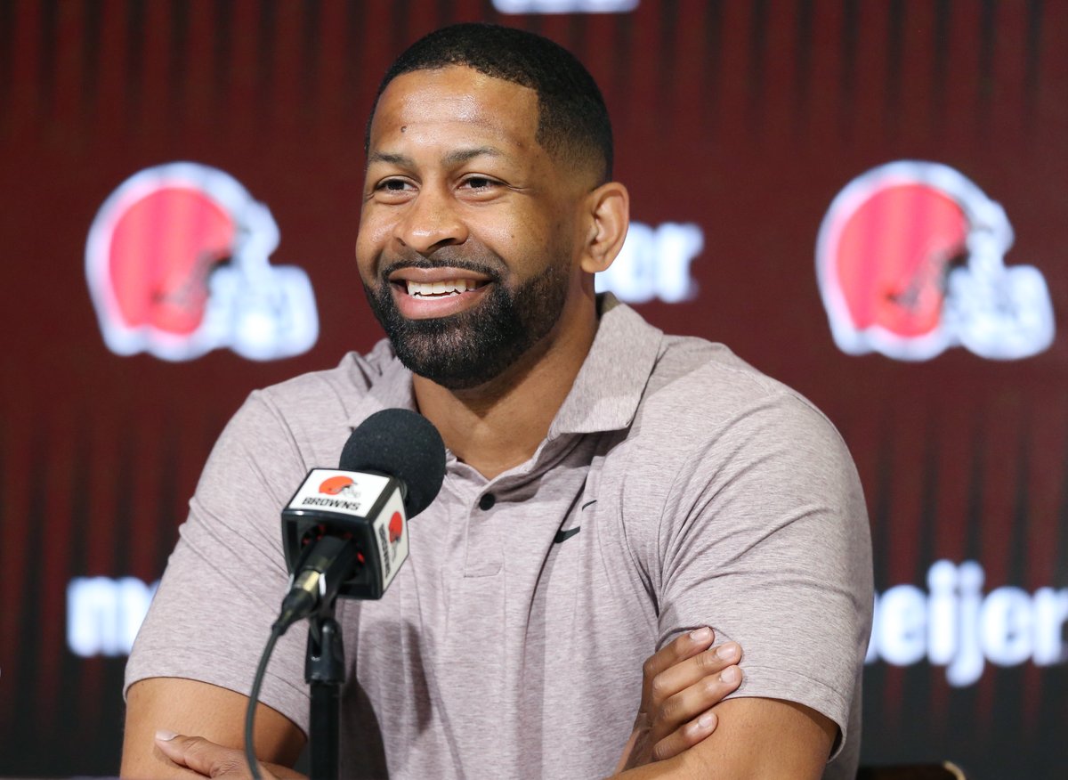 NFL_DovKleiman's tweet photo. Just In: The Browns are potentially open to trading down from the #2 pick in the draft, per @josinaanderson https://t.co/dwasujzfwX