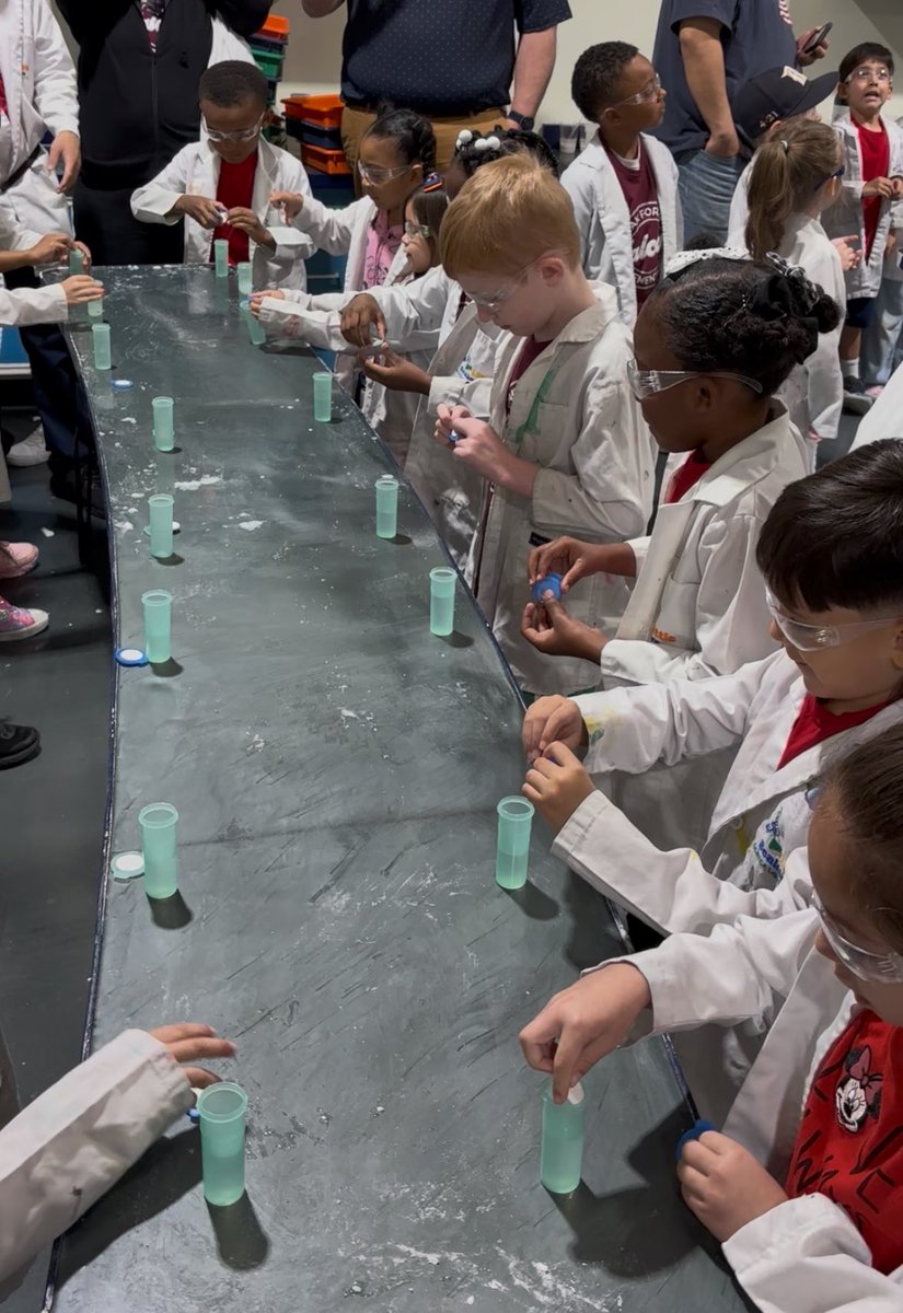 Kaleigh Murski (@missmurski) on Twitter photo What a FUN day at <a href="/littlebeakers/">Little Beakers</a> 🥼🧪 Students took part in different hands-on science experiments! They were able to make predictions, investigate, and make connections😁 <a href="/HumbleISD_OFE/">Oak Forest Elementary</a> <a href="/Humble_Science/">Humble ISD Elementary Science</a> What a FUN day at <a href="/littlebeakers/">Little Beakers</a> 🥼🧪 Students took part in different hands-on science experiments! They were able to make predictions, investigate, and make connections😁 <a href="/HumbleISD_OFE/">Oak Forest Elementary</a> <a href="/Humble_Science/">Humble ISD Elementary Science</a>