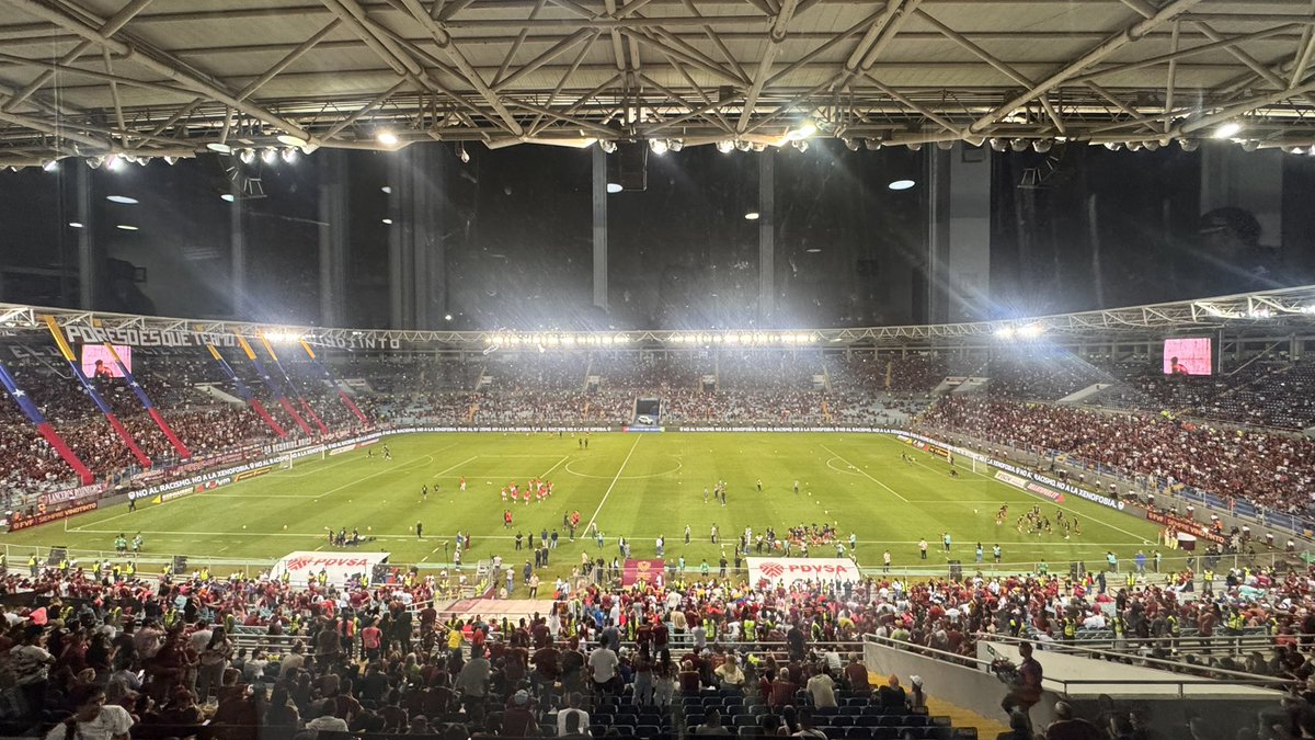 Ya estamos @coquitosantoro @alfredocoronis fdven al aire con el Venezuela 🇻🇪-🇵🇪 Perú por @hot94fm y @deportesfmcenter 📻 

📱App Hot 94
📡 985 Simple TV 
🔊 youtube.com/live/QfimaTmbZ…