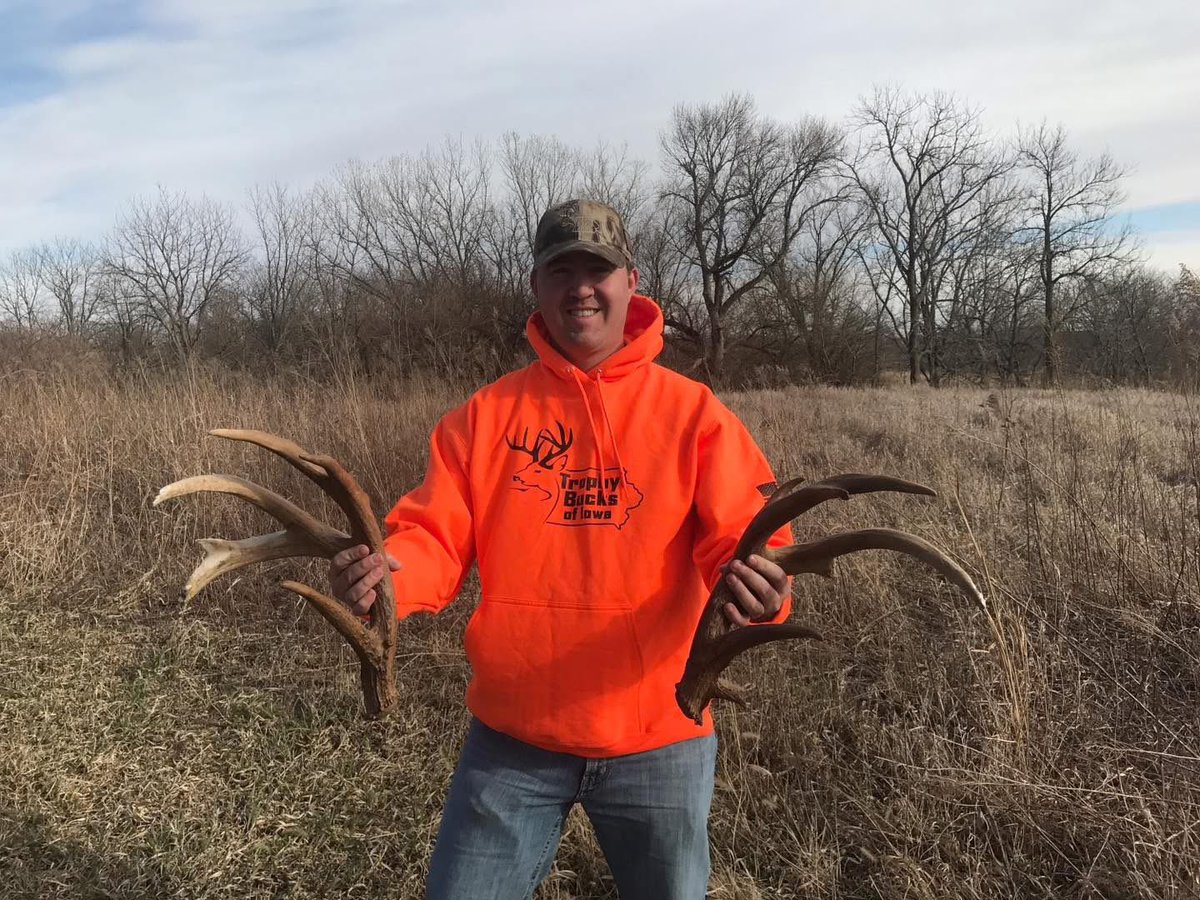 Love finding sheds, but preferably before the controlled burn, not after like these. 🔥 Let’s see your favorite sheds in the comments 👇🏻#Deerhunting #trophybucksofiowa #shareyourtrophy #iowa
