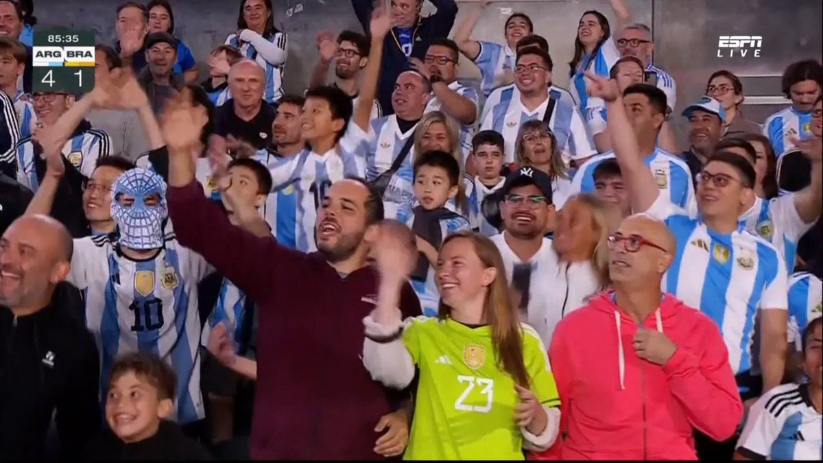 KalshiFC's tweet photo. 📸- Argentine fans chanting: "A minute of silence to Brazil who are dead." https://t.co/TvpncGuPFn