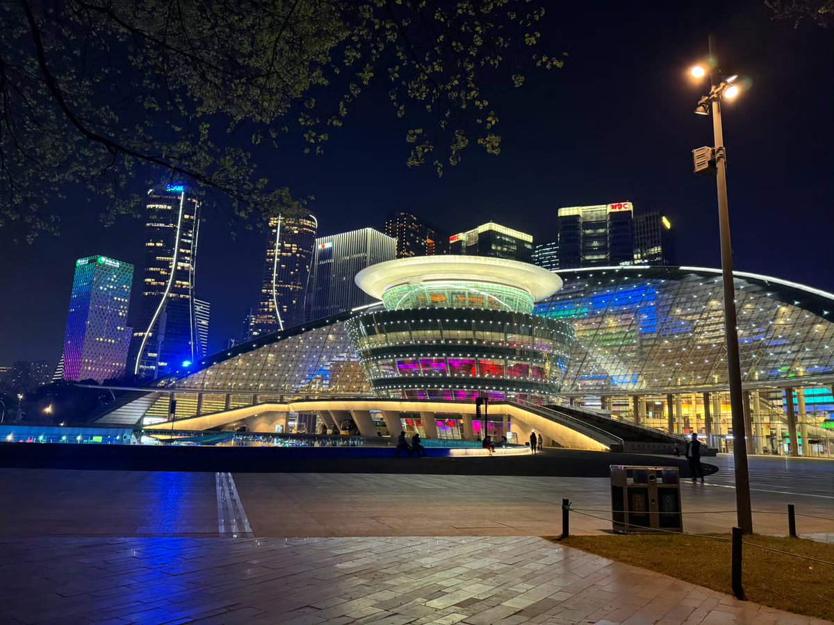Hangzhou is such a strong city, the birth of Alipay and the birth of the national heavyweight deepseek, she can only be considered a strong second-tier city.

Just think about the top tier cities.