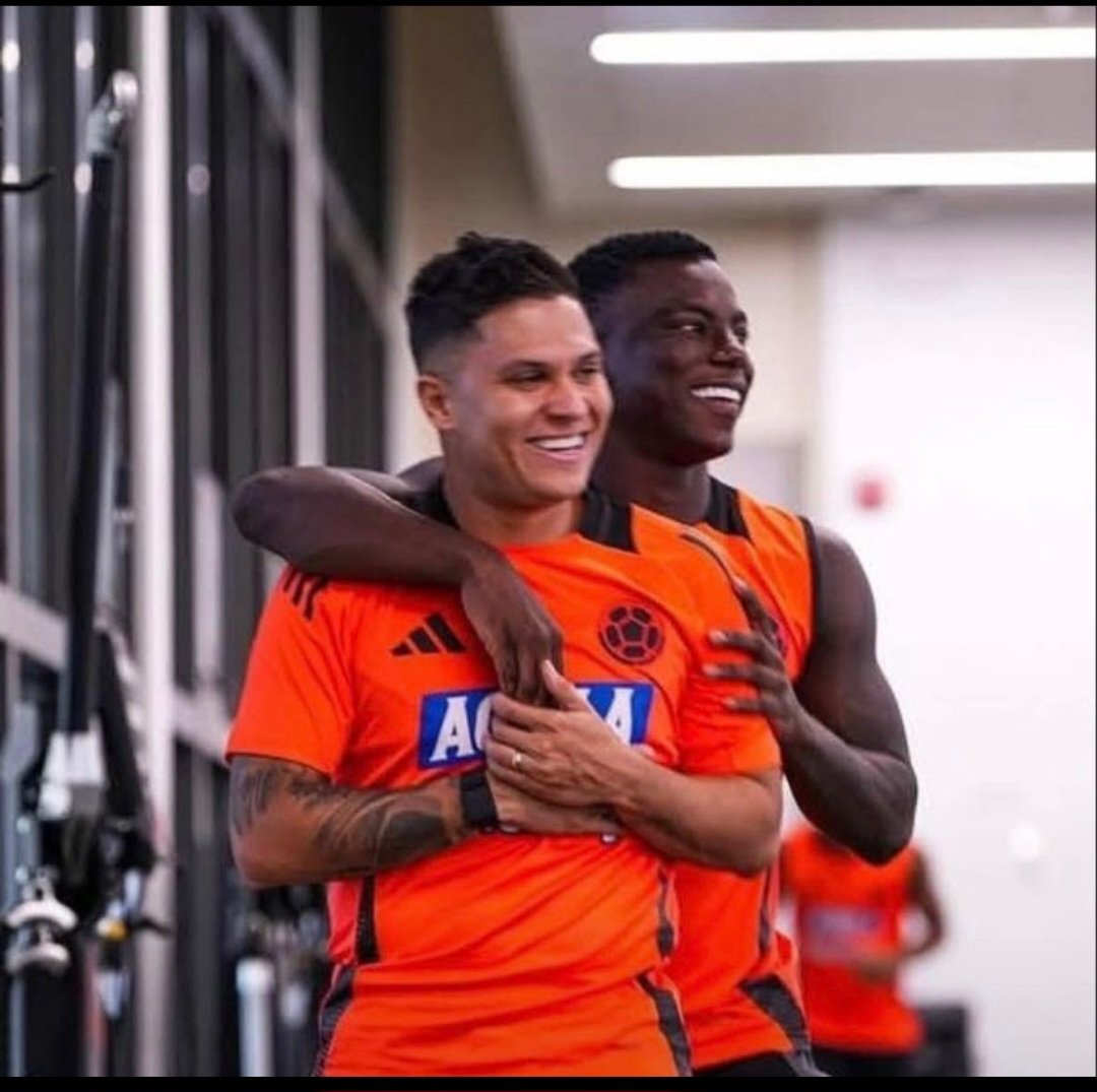 <a href="/FCFSeleccionCol/">Selección Colombia</a> Y ellos dos desperdiciados. 🤦‍♂️