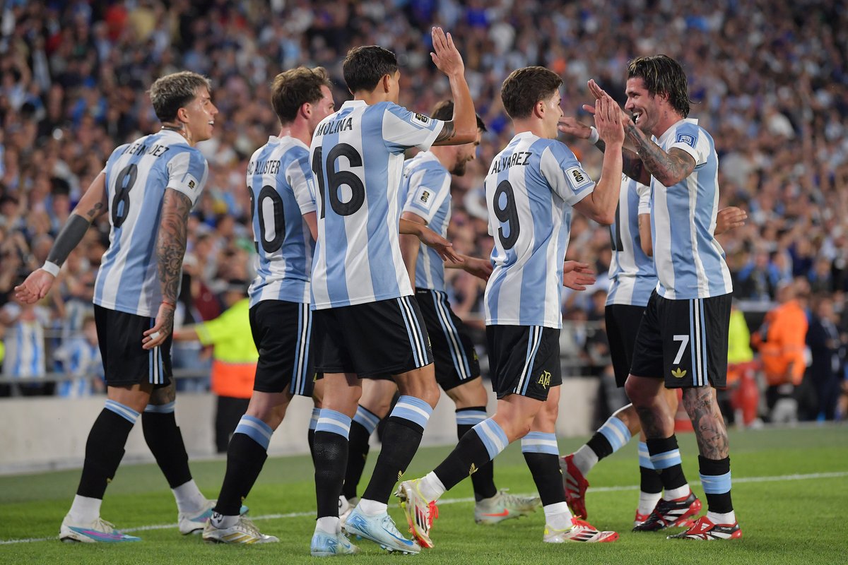 VSportsTM's tweet photo. HISTÓRICO TRIUNFO 4-1 DE ARGENTINA 🇦🇷 ANTE BRASIL 🇧🇷. https://t.co/NJSmI7CCJN