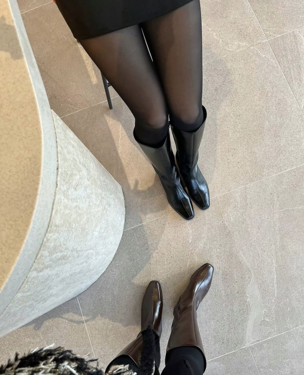 aa001220's tweet photo. 到穿丝袜的季节了 开心😁 https://t.co/l8T7PBBVCP
