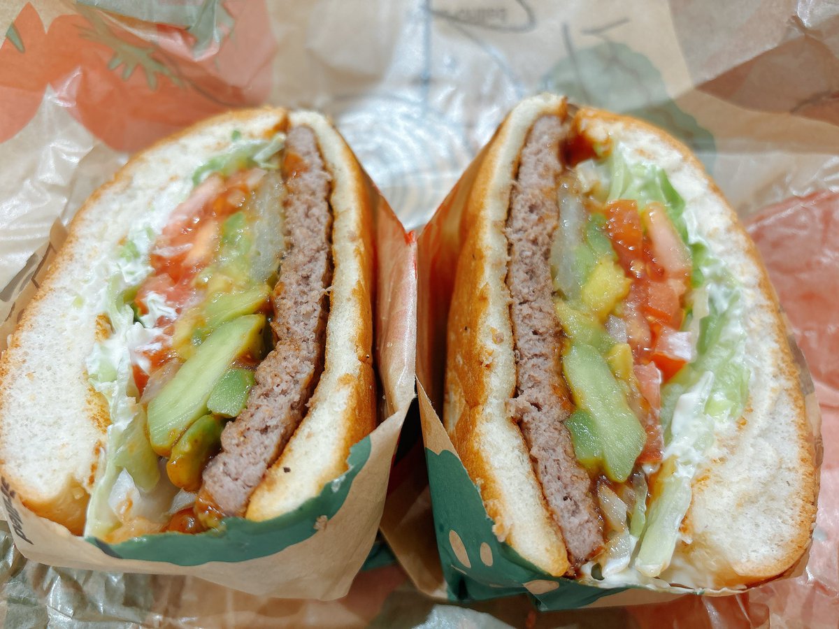 moremoredee's tweet photo. スモーキーBBQワッパーにアボカドトッピング🍔🥑
美味しかった〜 https://t.co/CrAVPdPIOZ