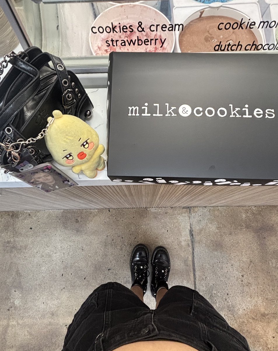 mingisnose's tweet photo. celebrated my 6yrs with atz today :) #atinyeats https://t.co/r1NZd6PBgA