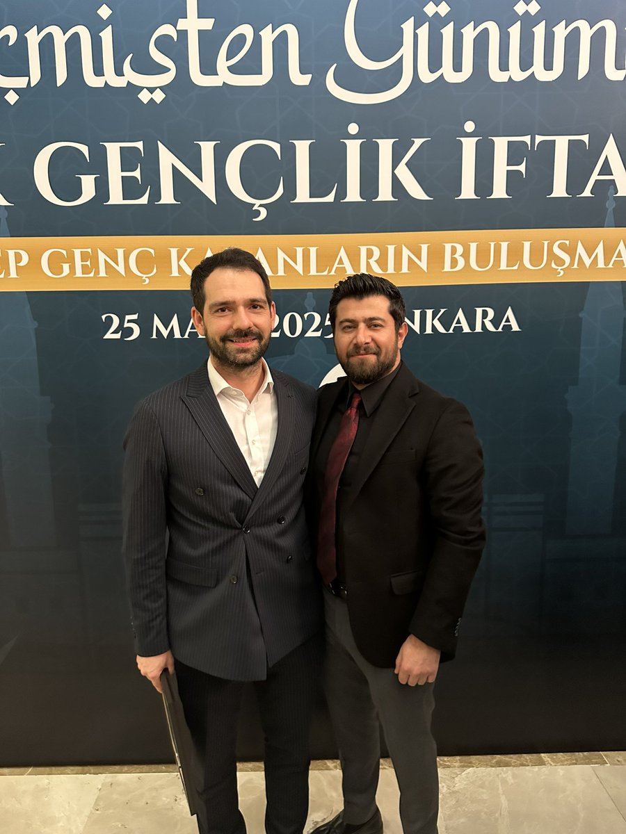 sedaterturk63's tweet photo. ✨🌙 Geçmişten Günümüze AK Gençlik İftarı 
“Hep Genç Kalanların Buluşması”

Kuruluşundan bugüne kadar, AK Parti Gençlik Kolları’mızda görev almış tüm Genel Merkez Gençlik Kolları Başkanlarımız, MYK ve MKYK Üyelerimiz ve İl Gençlik Kolları Başkanlarımızla birlikte AİLE iftarımız. https://t.co/f5PO8IyFtt