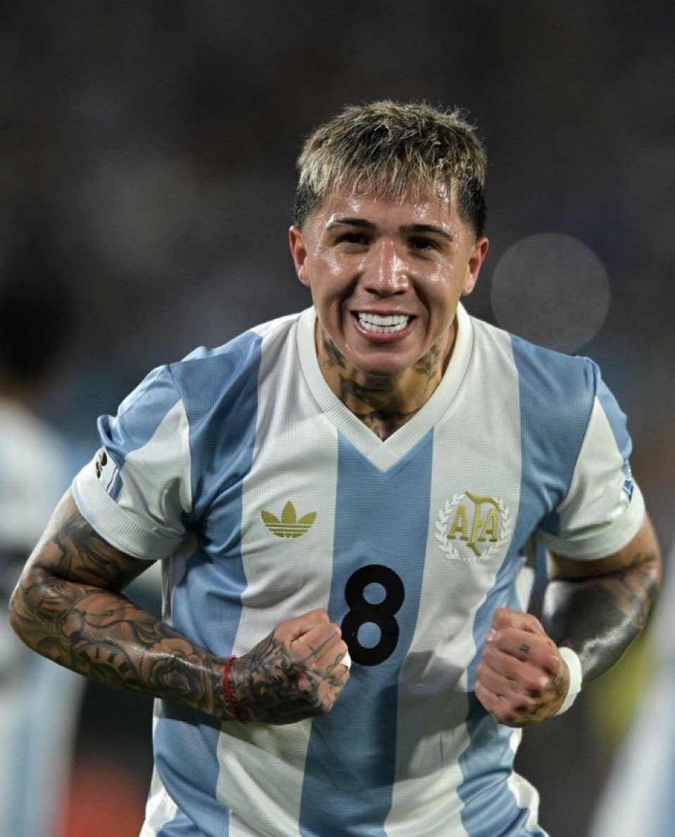 fútbol, talento, estética, tango, suela. 

Enzo Jeremías Fernández.