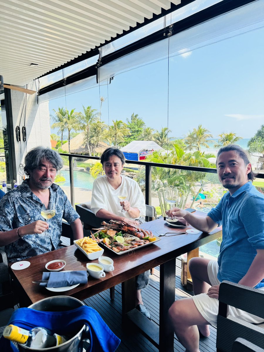 takeuchiryosuke's tweet image. 【一週間スリランカに行ってきました】

こんばんは、
「決定版 一生使える 
Amazon輸入ビジネス大全」著者の
竹内亮介です。

インドでダライ・ラマ集会、
ホーリーパーティに参加した後は、
インドの南東にある
緑豊かな島の「スリランカ」に移動しました。

15年来の仲良し友達を誘い、…