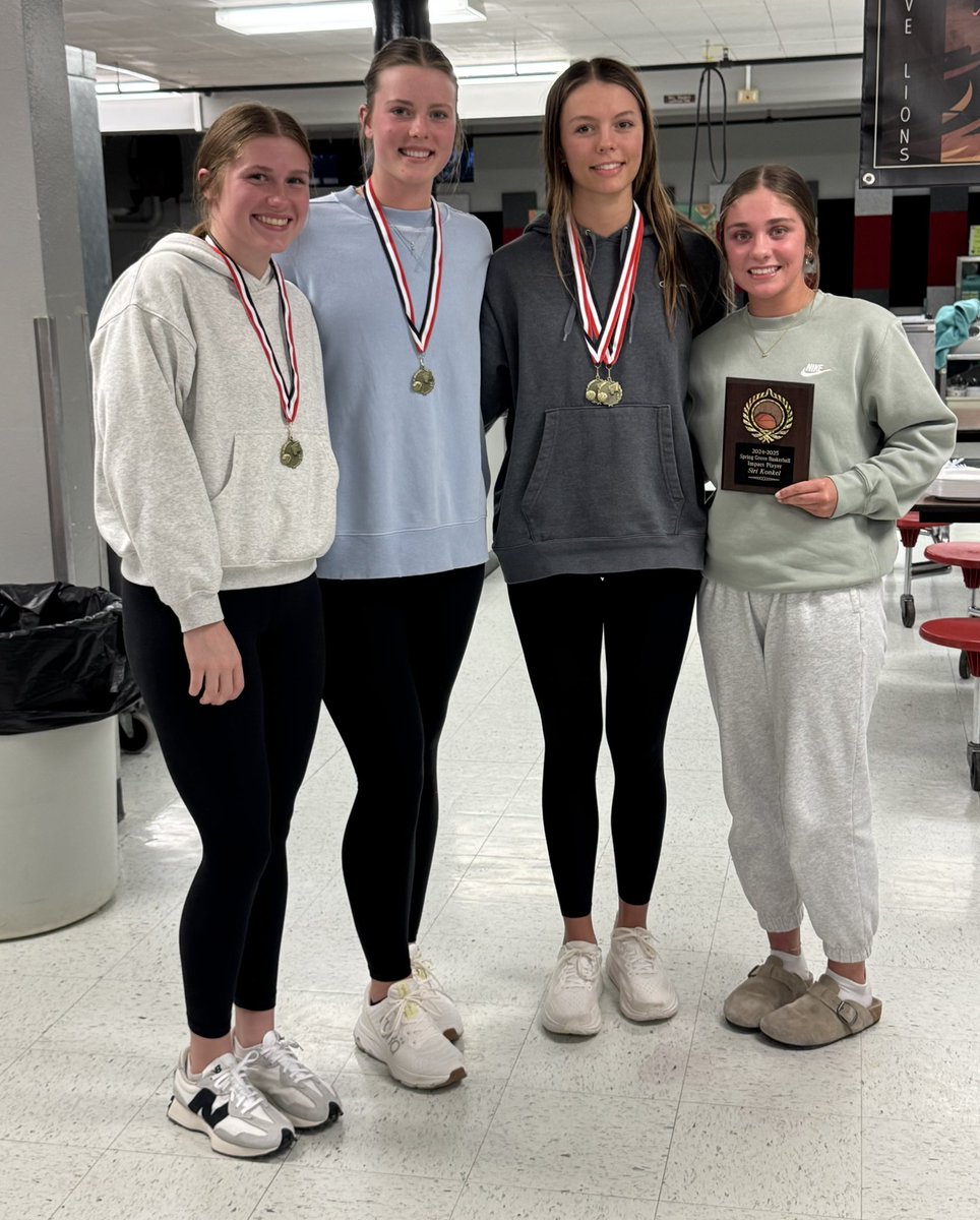 HammelKandice's tweet photo. SG Lions celebrated a successful 2024-2025 season tonight! We are so proud of @KylieHammel and her team! She definitely had an amazing season. She was awarded All Southeast Conference, Academic All Conference and for Team Awards she received the Hustle and GRIT Award. https://t.co/YmItEYRZU2