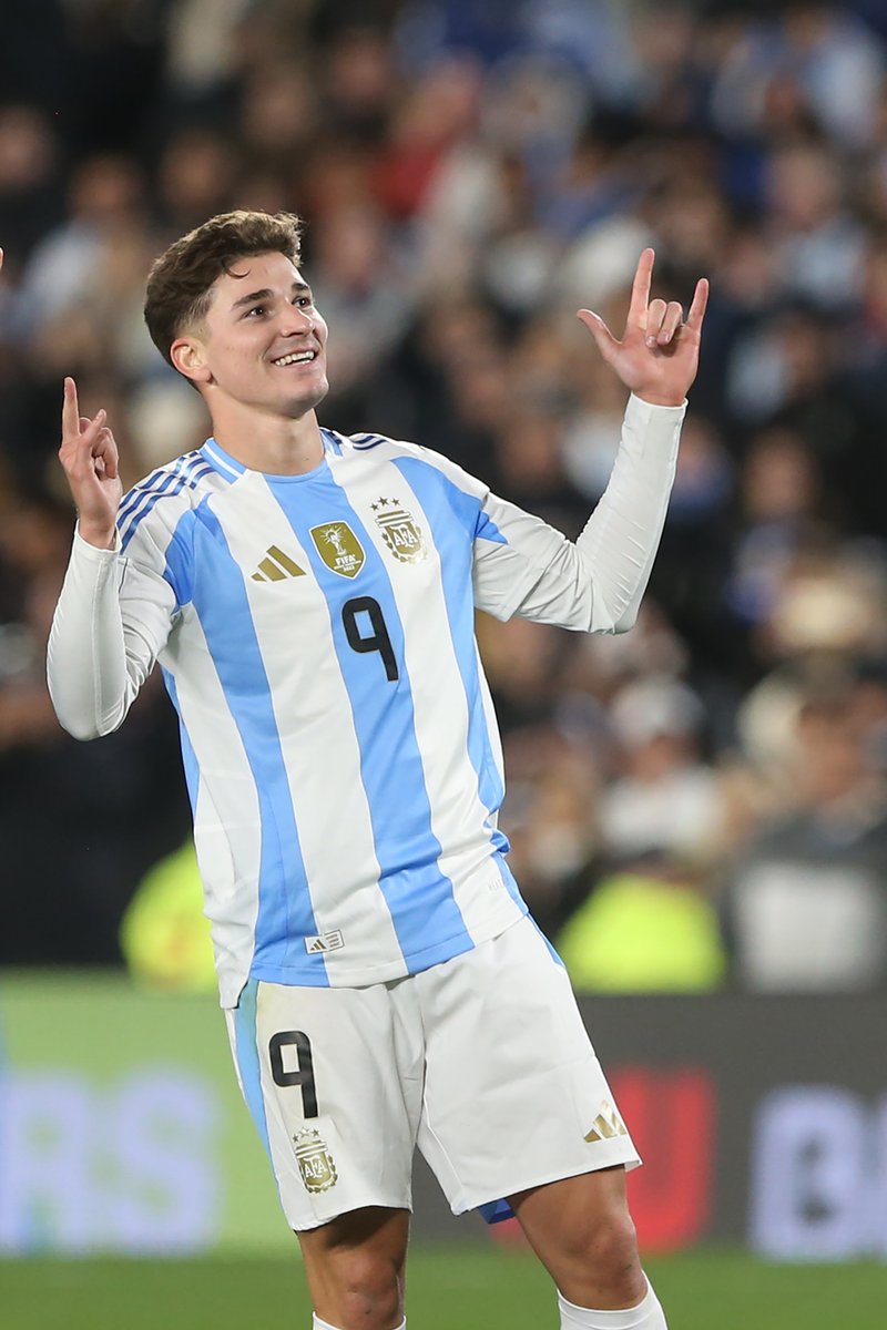 VSportsTM's tweet image. "Con humildad y con trabajo hicimos un partidazo y les dimos un baile".

🗣️ Julián Álvarez.