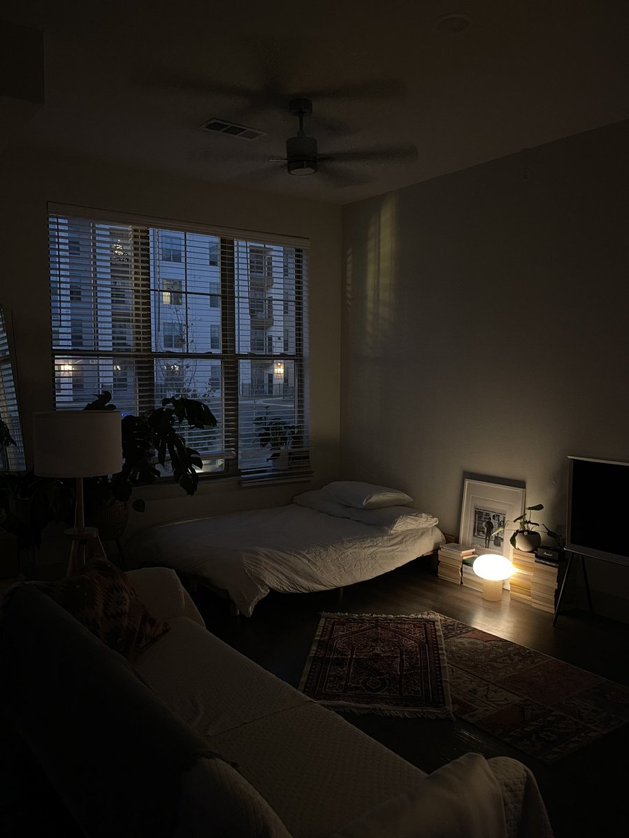 احب هدوء الفجر.