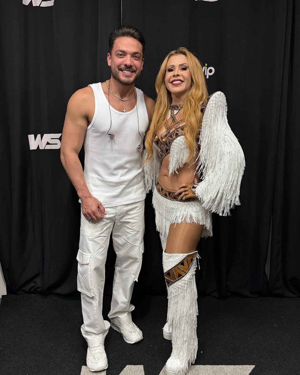 WesleySafadao's tweet image. Seja bem vinda a Camarote Shows @Joelma, é uma honra caminhar ao lado de uma artista tão cheia de história, cultura e talento. Vem muita coisa boa por aí! 👩🏼❤️