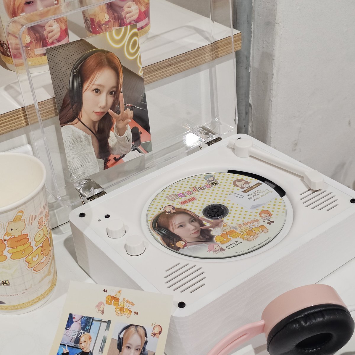 dc7_jcot's tweet photo. λμ΄ μμΉ΄ μ²μ μλ΄μπ νΉμ μ»΅μ΄λ CDκ° λ무 κ·μ¬μμ! μ¬κΈ° λ§μΉ΄λ‘±λ μ λ§ λ§μμ΄μ κΌ λͺκ° λ μμΌλ¨Ήμπ€€ λλ μμΌ μΆνν΄π
#μ¬μ°μμ΄μ_λλ
#μ°λ¦°_μ΄λ κ²_λ_μ¬λνκ³ _μμ΄
#From_Somnia https://t.co/JqkcCGIzI1