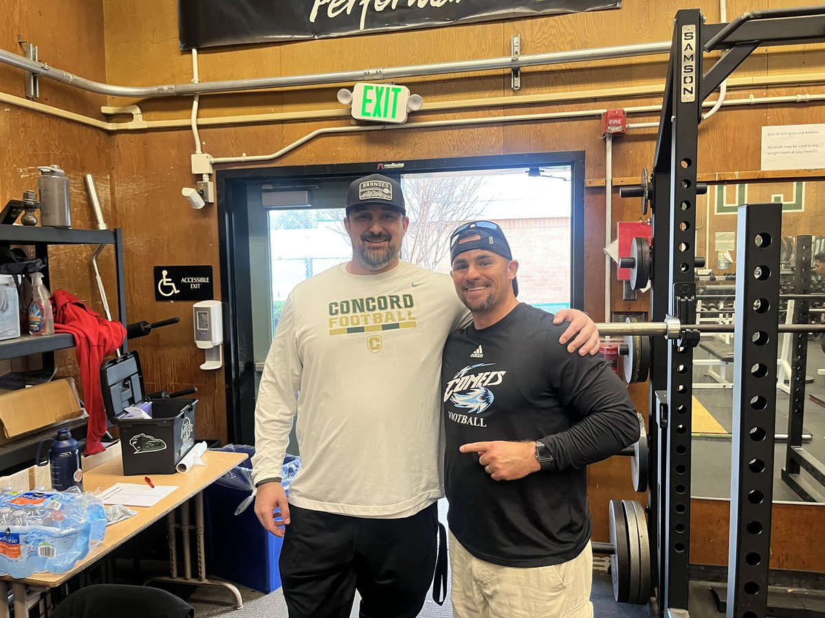 coach_rincon01's tweet photo. Thank you to Coach Reynard, @concordbearsfb and @AthleticsAtCHS for the hospitality today! #ALLCOMET #iceycity https://t.co/D4frccfkej