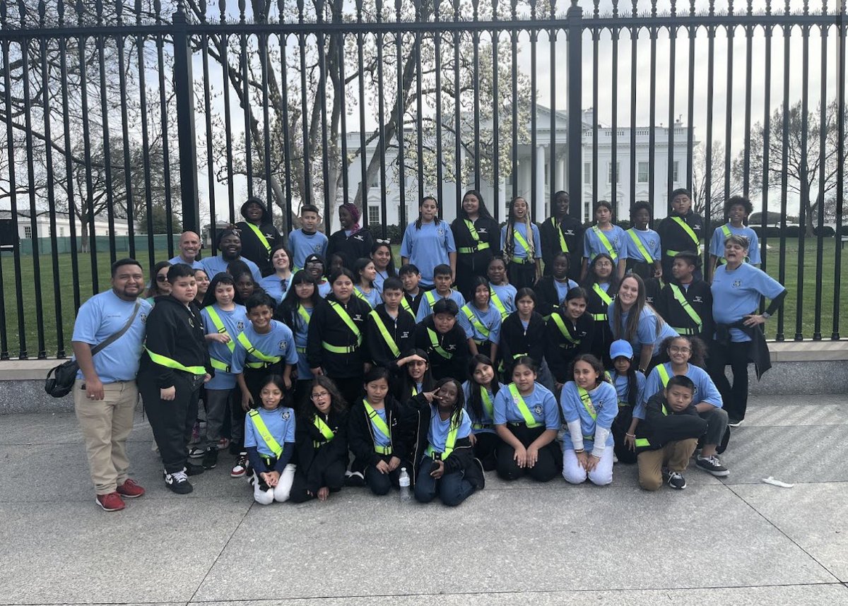 HighlandElemPBC's tweet photo. Our 5th grade safety patrols had such a great time in DC! 💚🐾✈️ https://t.co/3dAhjfHLBd