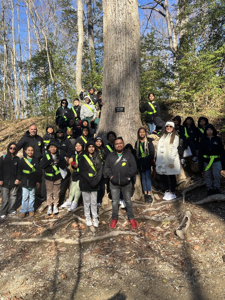 HighlandElemPBC's tweet photo. Our 5th grade safety patrols had such a great time in DC! 💚🐾✈️ https://t.co/3dAhjfHLBd