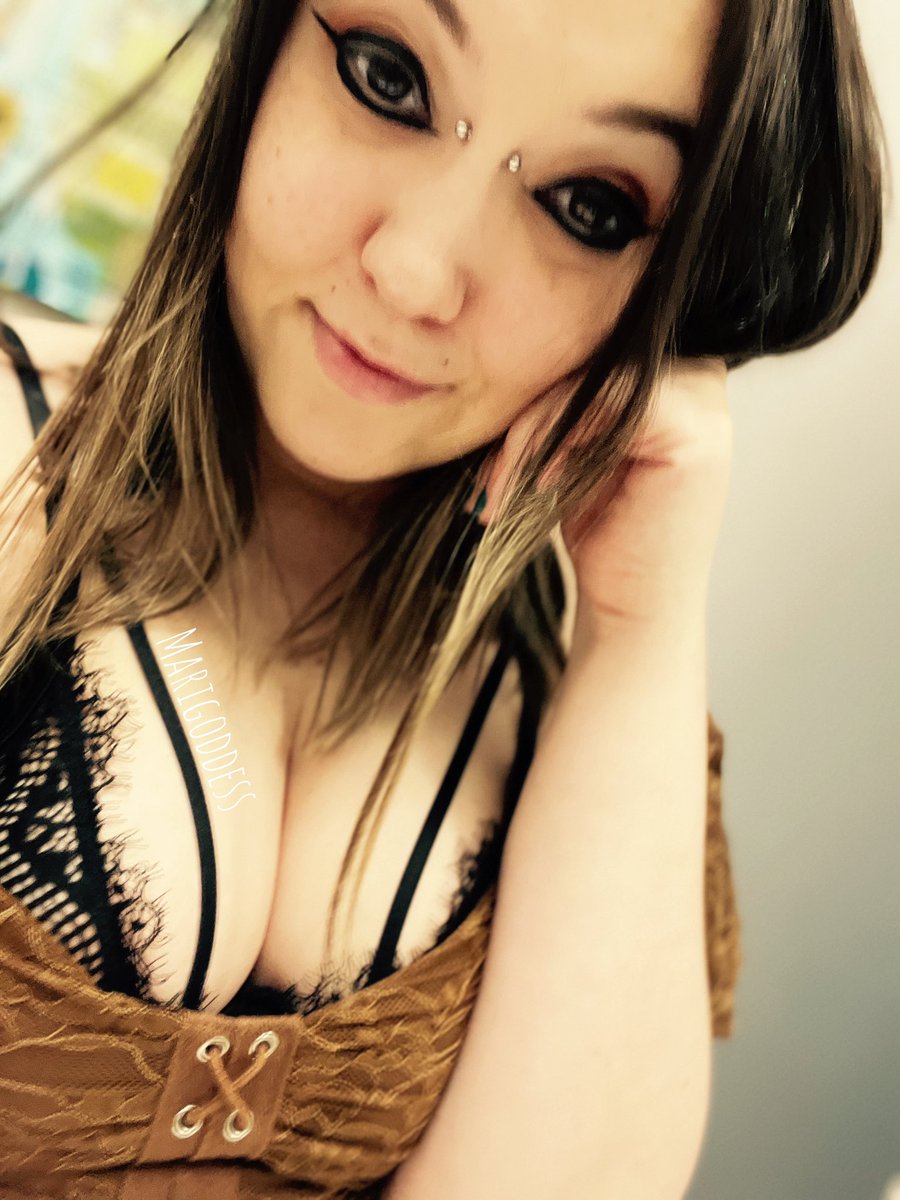 MariGoddess tweet media