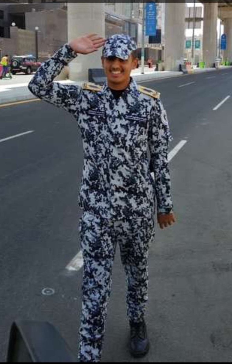 اخي وابن عمي الغالي:

بالأمس تخدم حجاج بيت الله والمُعتمرين واليوم يُصلي عليك اكثر من مليونين شخص بالحرم المكي وتُدفن وتُكفن بإحرامك وانت صائم وفي يوم جمعة وفي عشر اواخر من شهر رمضان.
هنيئاً لك يوم تُبعث يوم القيامة مُلبياً.

 اسأل الله تعالى ان يعوضك شبابك ويجمعنا بك في الجنة