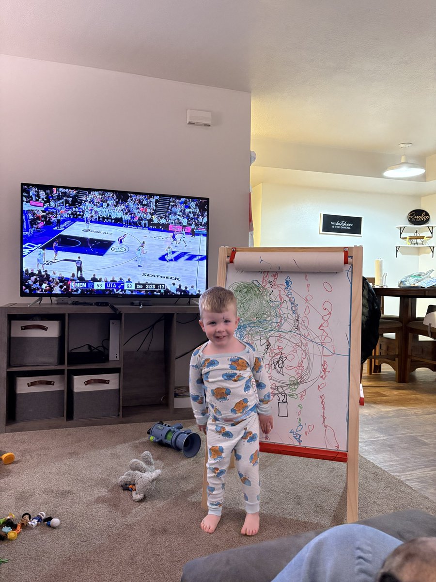 mattruoho's tweet photo. Tuckers been drawing up some game plays for the Jazz! #TakeNote #LesOlsonIT https://t.co/TaifmmDoxl