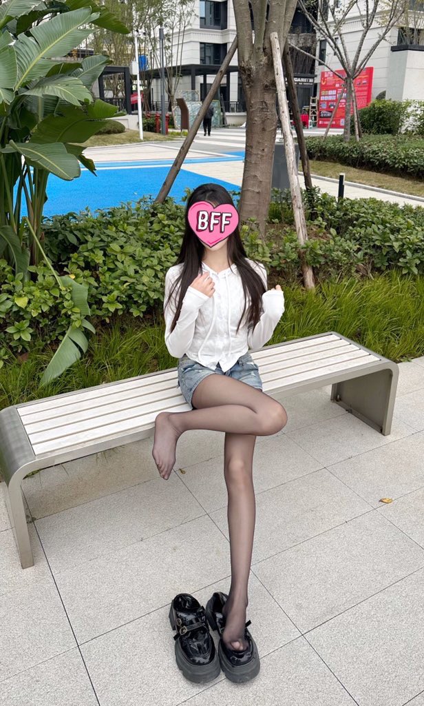 看看腿。#射足 #射屏骚货 #黑丝诱惑