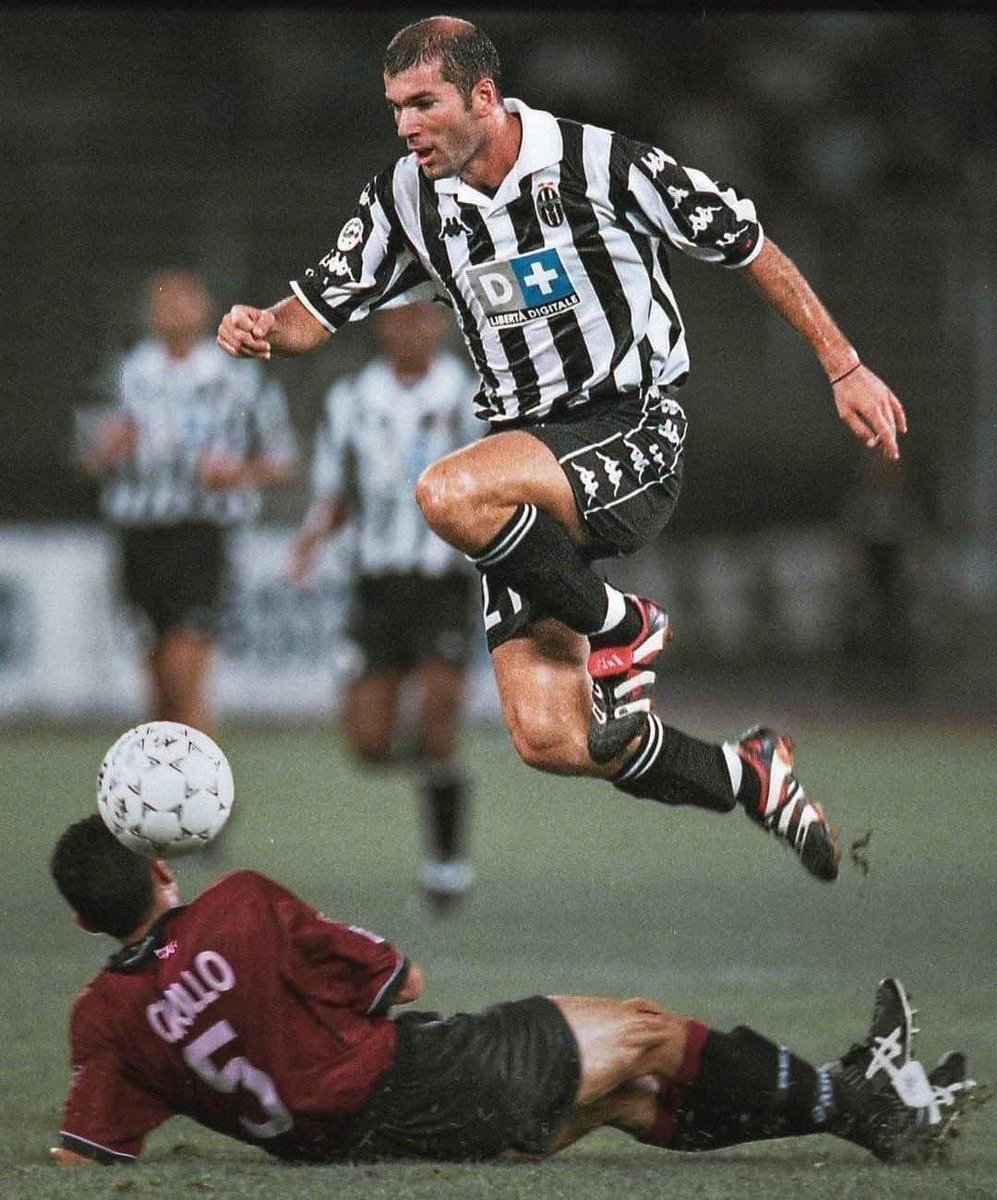 juvefcdotcom's tweet photo. ZIZOU ✨️ https://t.co/MC4NUoPwIJ