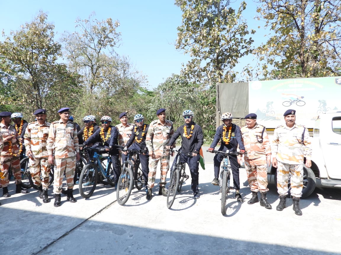 ITBP_official's tweet photo. NE FTR-level Cycle Expedition 'Veerta' reached 54 Bn BHQ, Bhalukpong after covering 310 km from its starting point. All ranks of 54 Bn warmly welcomed the team.
#ITBP 
#Himveers 
#CycleExpedition https://t.co/aKOPzpcNiZ