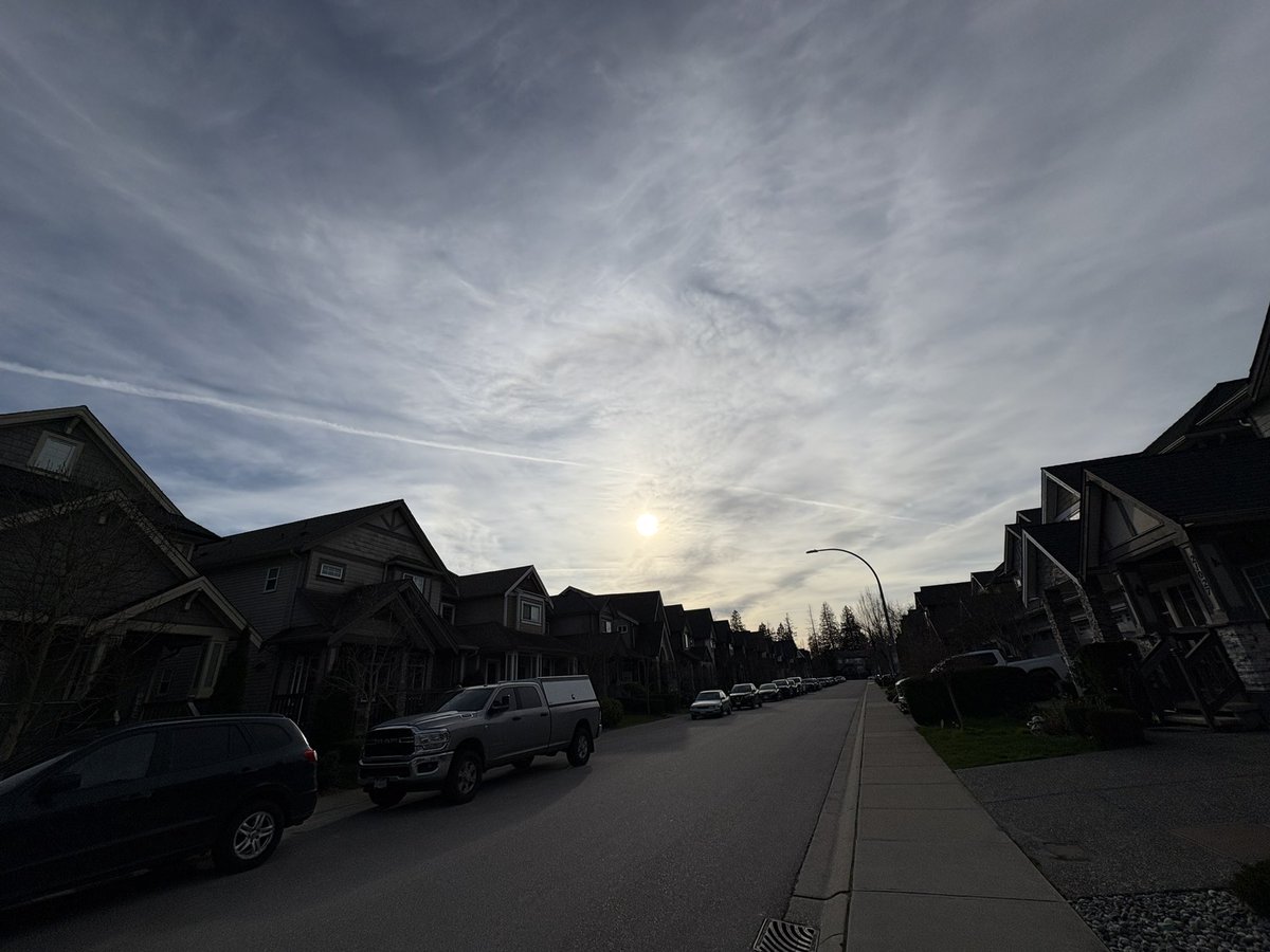 the6thstreetguy's tweet image. Forecast says warm, sunny, bright day? Nope—sun-blocking ops in full swing! Call me crazy, but this ain’t normal. 

This is over Langley in British Columbia 

@Dave_Eby @PierrePoilievre who funds this?

#WeatherManipulation #SunBlocking #ConspiracyRealTalk
