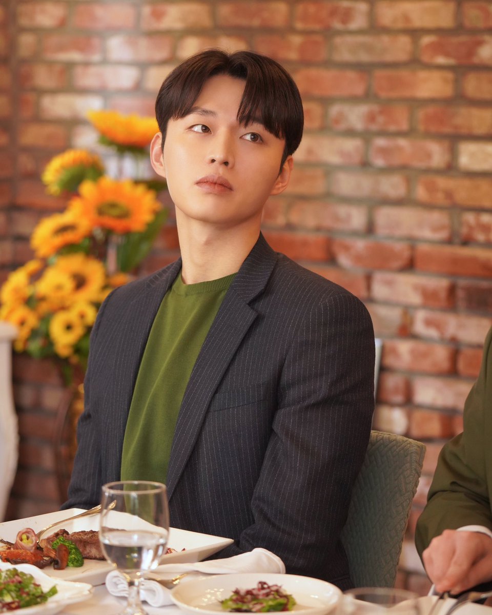 vastprbot's tweet photo. [VAST MAKING] 

우겸 배우의 흑염룡 마지막 메이킹 😥

"'좋아하는 마음' 그 자체로 우린 충분히 아름다워요
자랑스러워해요 우리! "

#김우겸 #KIMWOOKYUM #양준수
#그놈은흑염룡 #MyDearestNemesis https://t.co/uviZEOHxG2