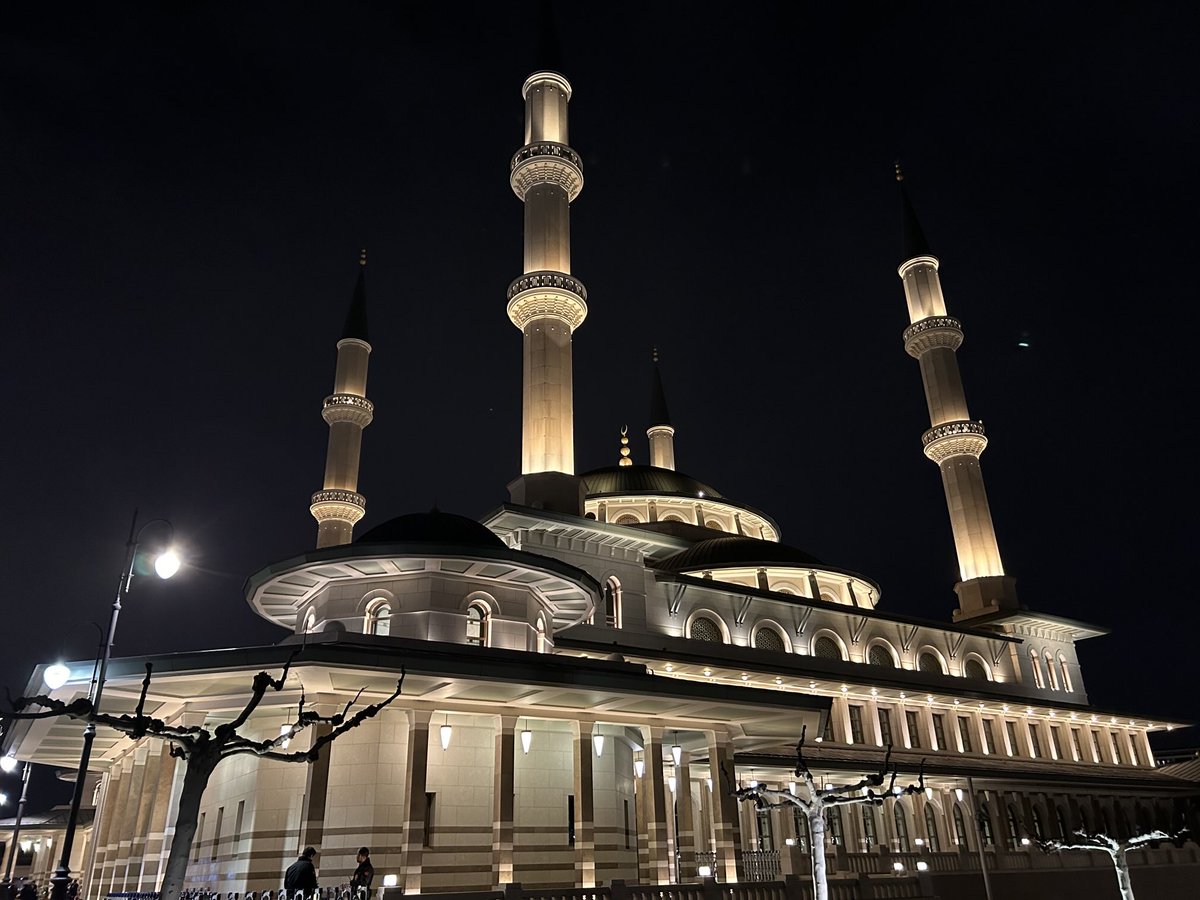 Kadir gecemiz mübarek olsun. Rabbim sağlık sıhhat afiyet içerisinde nice kandillere kavuştursun.