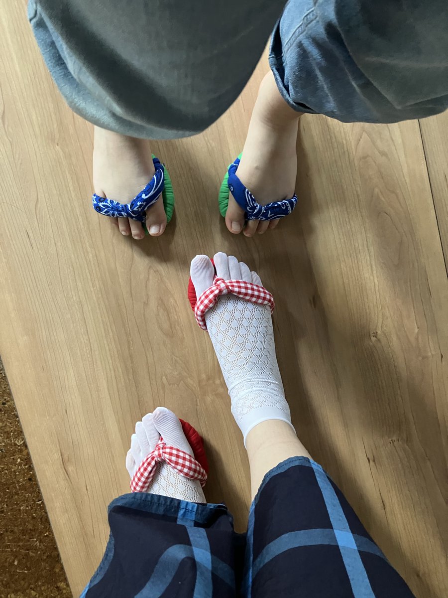 🌸春号発売中🌸 底が足の裏の半分しかない布ぞうり「足半（あしなか